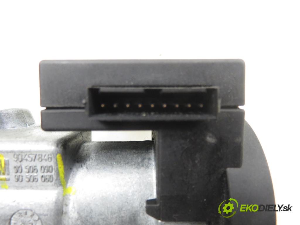 OPEL CORSA B (S93) HB 1997 40,00 1.0 i 12V 54 - X 10 XE 973,00 spínačka 90457846 ; 5WK4597 ; 24418925 (Spínací skříňka)