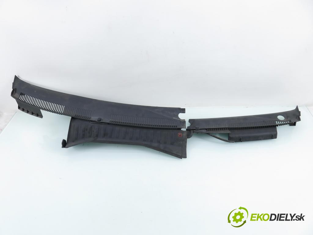 OPEL CORSA C (X01) HB 2001 55,00 1.2 16V 75 - Z 12 XE 1199,00 Torpédo, plast pod čelné okno 09116435 (Torpédo (plast pod čelným sklom))