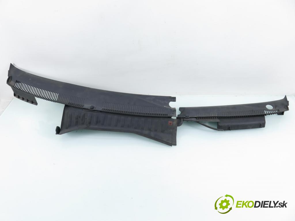 OPEL CORSA C (X01) HB 2001 55,00 1.2 16V 75 - Z 12 XE 1199,00 Torpédo, plast pod čelné okno 09116435 (Torpédo (plast pod čelným sklom))