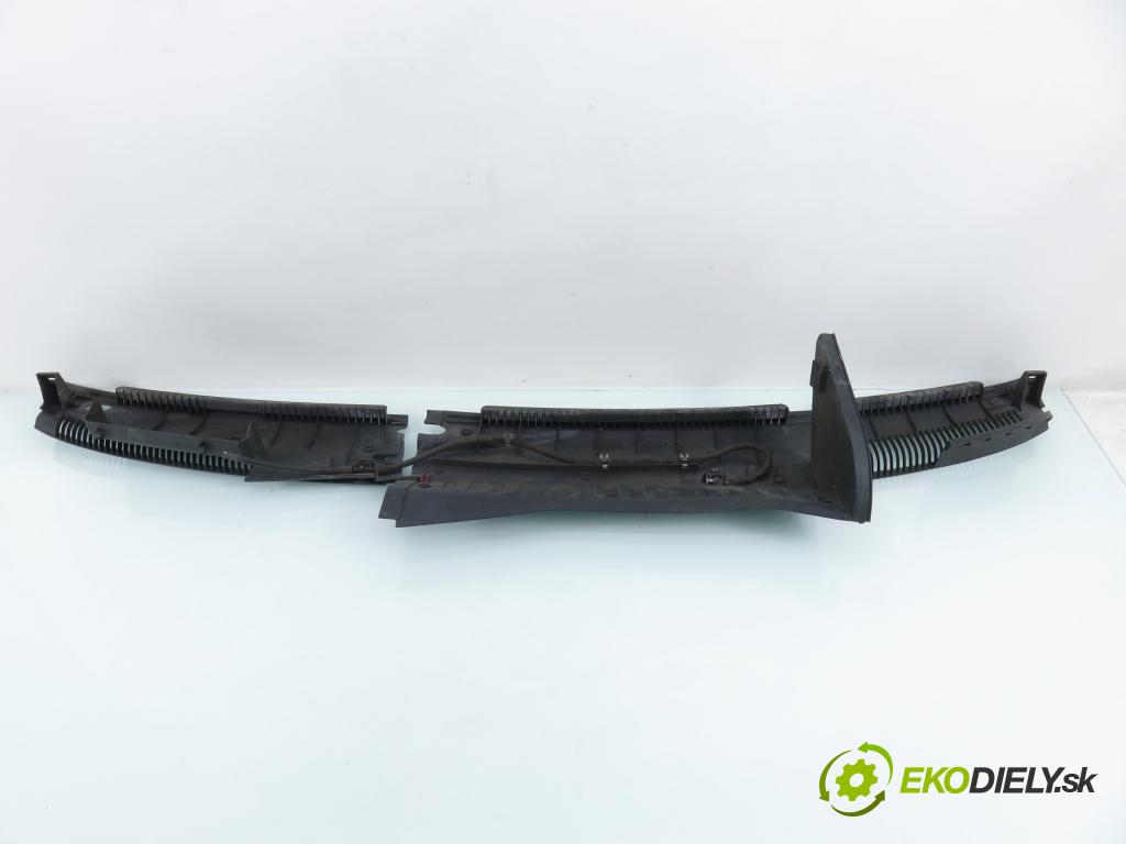 OPEL CORSA C (X01) HB 2001 55,00 1.2 16V 75 - Z 12 XE 1199,00 Torpédo, plast pod čelné okno 09116435 (Torpédo (plast pod čelným sklom))