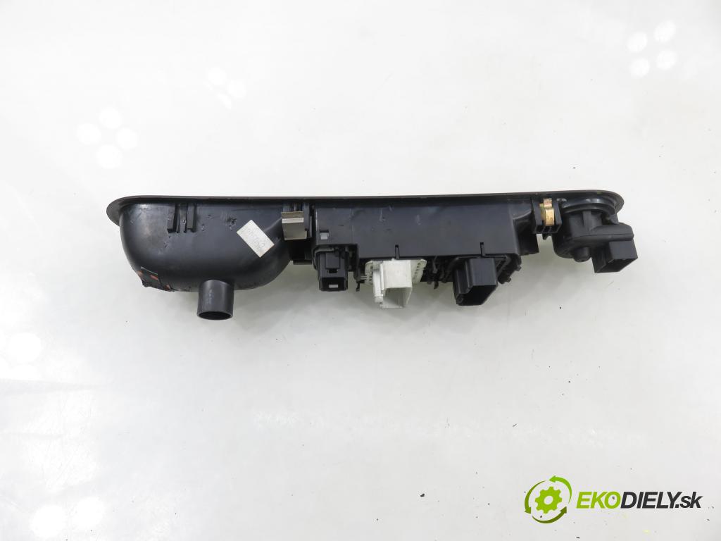 RENAULT ESPACE IV (JK0/1_) MINIVAN 2005 85,00 1.9 dCi 116 - F9Q 820 1870,00 Panel ovládania okien 8200519359