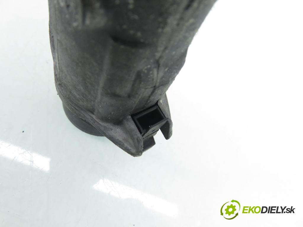 SKODA FABIA I (6Y2) HB 2001 44,00 1.4 - AZF 1397,00 spinačka / zámky 4B0905851B