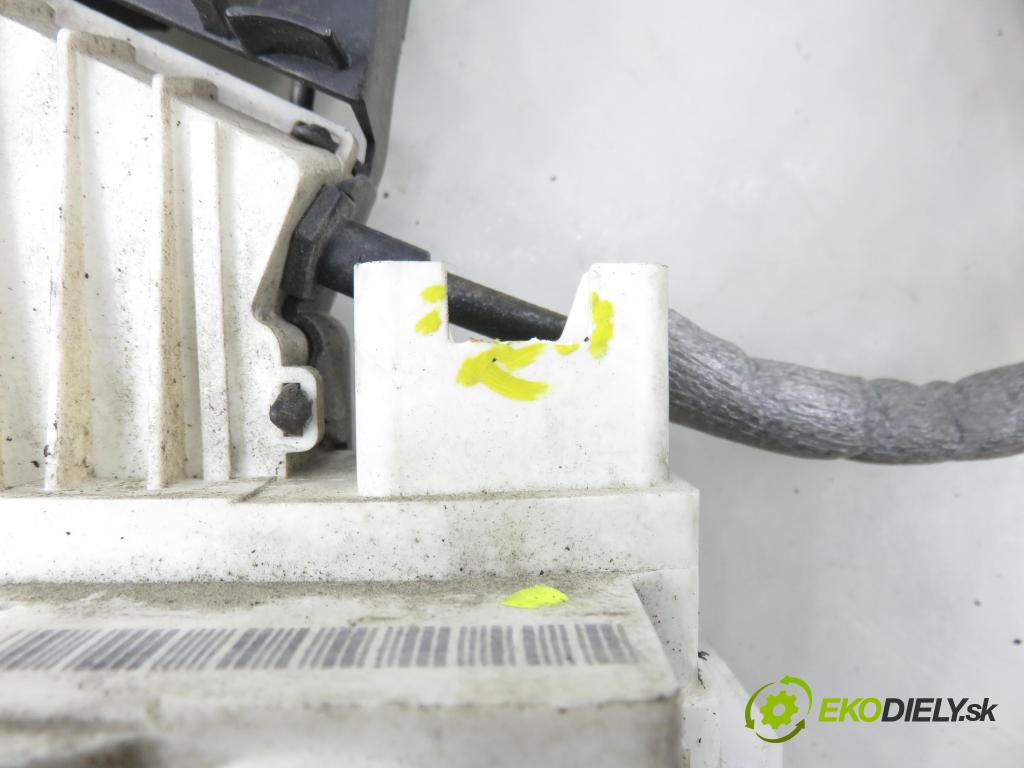 MERCEDES-BENZ KLASA B Sports Tourer (W245) MINIVAN 2006 85,00 B 170 (245.232) - M 266.940 1699,00 zámok 1697302135