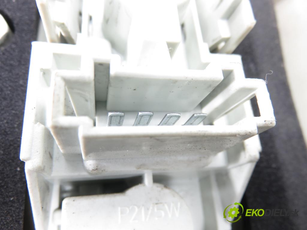 MERCEDES-BENZ KLASA B Sports Tourer (W245) MINIVAN 2006 85,00 B 170 (245.232) - M 266.940 1699,00 světlo levé zadní kufr A169820