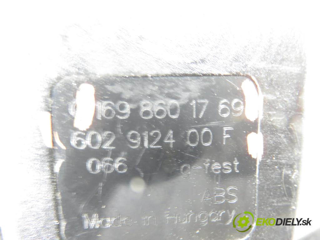 MERCEDES-BENZ KLASA B Sports Tourer (W245) MINIVAN 2006 85,00 B 170 (245.232) - M 266.940 1699,00 zapínače pásov predný 1698601769 ; 602912400F