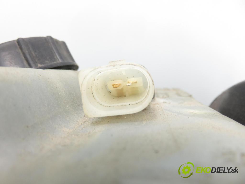 VW TRANSPORTER IV Skrzynia (70XA) FURGON 1997 55,00 2.4 D - AJA 2370,00 Posilovač  (Servočerpadlo)