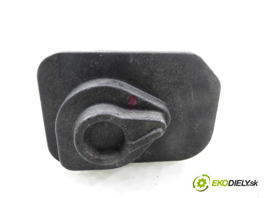 VW GOLF IV (1J1) HB 1999 50,00 1.9 SDI - AGP 1896,00 škrtíci klapka 038128063A (Škrticí klapka)