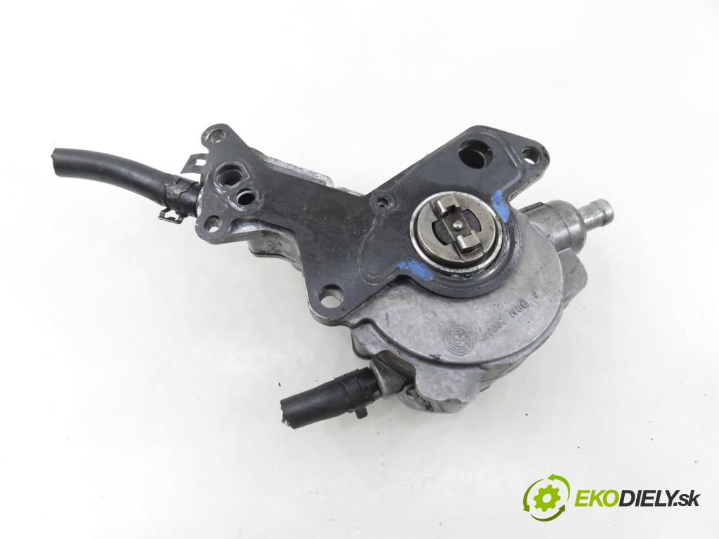 VW PASSAT B5.5 (3B3) SEDAN 2001 74,00 1.9 TDI PD 101 - AVB 1896,00 Pumpa vákuová 038145209A