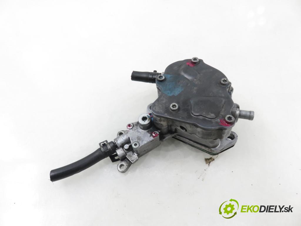 VW PASSAT B5.5 (3B3) SEDAN 2001 74,00 1.9 TDI PD 101 - AVB 1896,00 Pumpa vákuová 038145209A