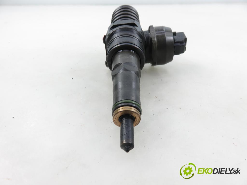 AUDI A4 Avant (8E5, B6) KOMBI 2003 96,00 1.9 TDI PD 130 - AVF 1896,00 Vstrekovač 038130073BA ; 0414720216 (Vstrekovač paliva)