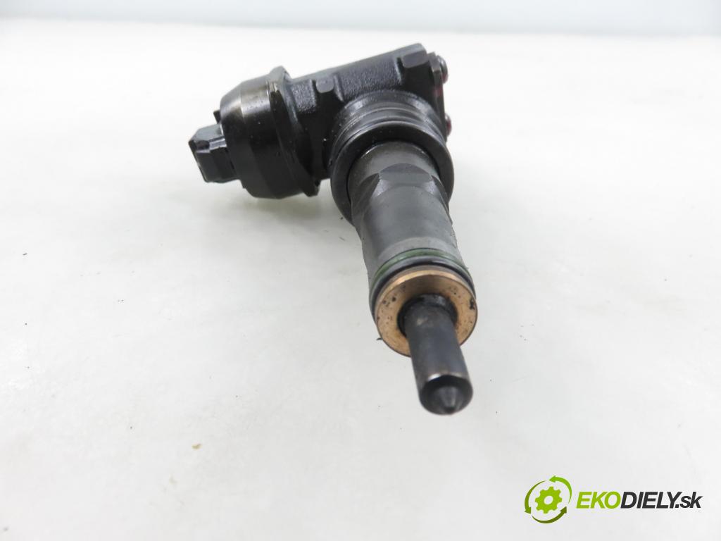 AUDI A4 Avant (8E5, B6) KOMBI 2003 96,00 1.9 TDI PD 130 - AVF 1896,00 Vstrekovač 038130073BA ; 0414720216 (Vstrekovač paliva)