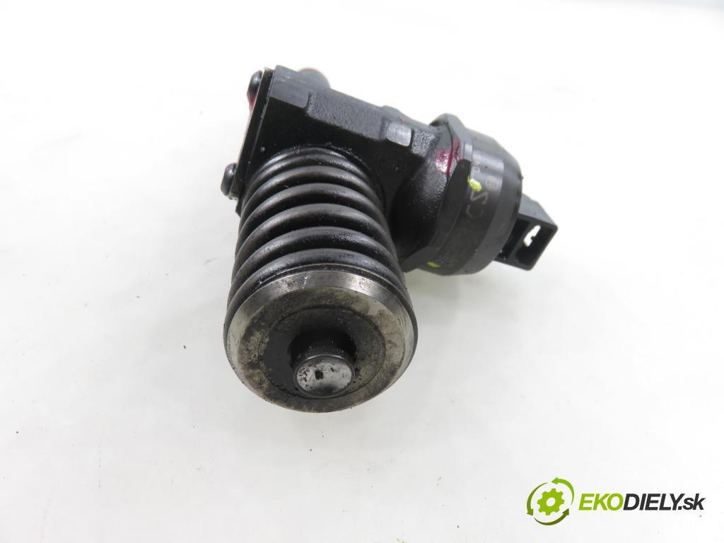 VW CADDY III Furgon (2KA, 2KH, 2CA, 2CH) FURGON 2006 77,00 1.9 TDI - BLS 1896,00 Vstrekovač 038130073BN ; 0414720313 (Vstrekovač paliva)