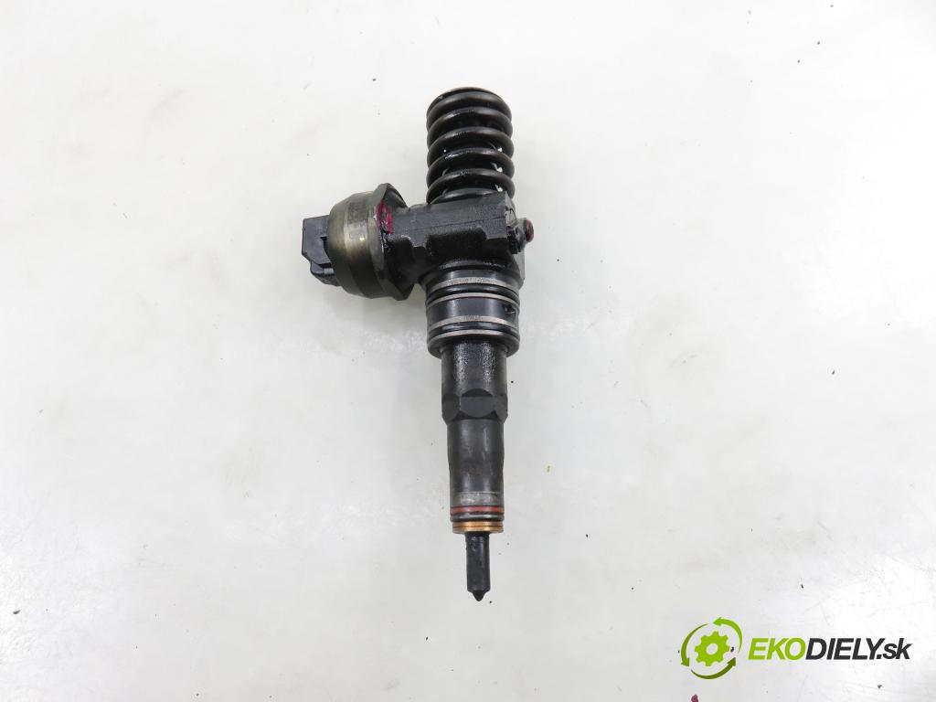 VW GOLF V (1K1) HB 2005 66,00 1.9 TDI PD 90 - BRU 1896,00 Vstrekovač 038130073AG ; 0414720215 (Vstrekovač paliva)