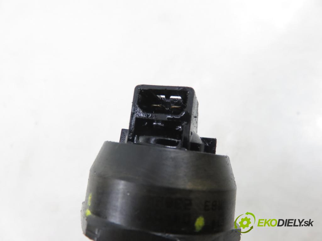 VW GOLF V (1K1) HB 2005 66,00 1.9 TDI PD 90 - BRU 1896,00 Vstrekovač 038130073AG ; 0414720215 (Vstrekovač paliva)