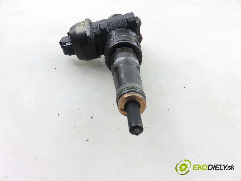 AUDI A4 Avant (8E5, B6) KOMBI 2003 96,00 1.9 TDI PD 130 - AVF 1896,00 Vstrekovač 038130073BA ; 0414720216 (Vstrekovač paliva)