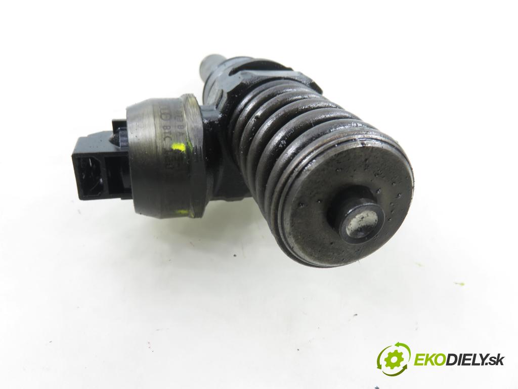 AUDI A4 Avant (8E5, B6) KOMBI 2003 96,00 1.9 TDI PD 130 - AVF 1896,00 Vstrekovač 038130073BA ; 0414720216 (Vstrekovač paliva)