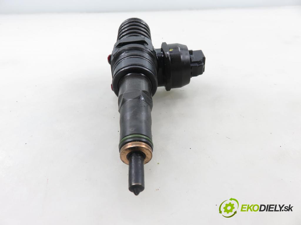 AUDI A4 Avant (8E5, B6) KOMBI 2003 96,00 1.9 TDI PD 130 - AVF 1896,00 Vstrekovač 038130073BA ; 0414720216 (Vstrekovač paliva)