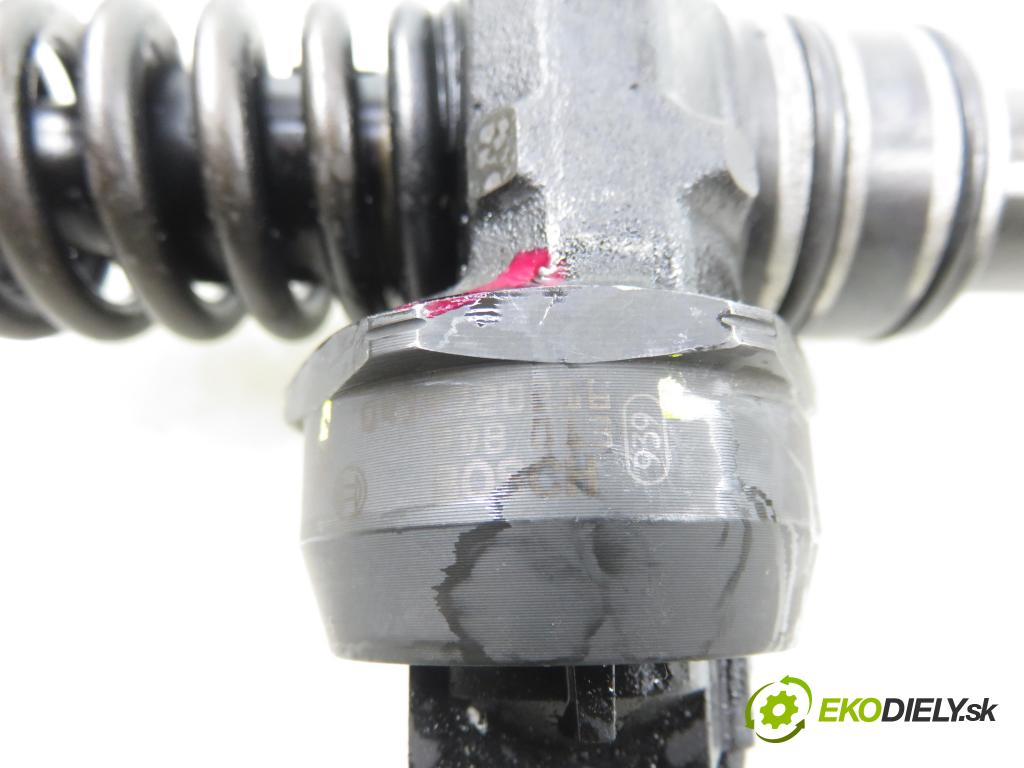 AUDI A4 Avant (8E5, B6) KOMBI 2003 96,00 1.9 TDI PD 130 - AVF 1896,00 Vstrekovač 038130073BA ; 0414720216 (Vstrekovač paliva)