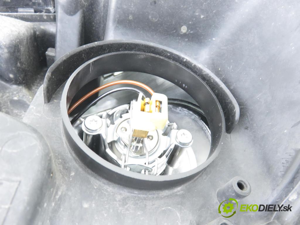 FORD S-MAX (WA6) MINIVAN 2014 120,00 2.0 TDCi - TXWA 1997,00 Svetlo PP 6M2113W029AL ; 1EJ00925002