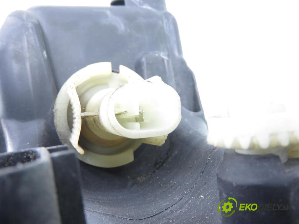 MITSUBISHI SPACE STAR nadwozie wielkoprzestrzenne (MPV) (DG_A) MINIVAN 2004 72,00 1.6 16V (DG3A) 98 - 4G18 1584,00 Svetlo LP