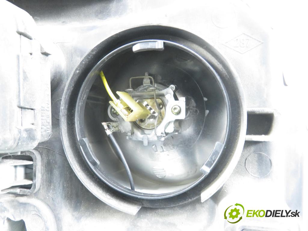 RENAULT SCENIC I (JA0/1_) MINIVAN 2000 70,00 1.4 16V 95 -  K4J 750 1390,00 světlo LP 7700432098 ; 7701047604