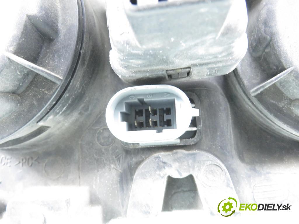 RENAULT SCENIC I (JA0/1_) MINIVAN 2000 70,00 1.4 16V 95 -  K4J 750 1390,00 světlo LP 7700432098 ; 7701047604