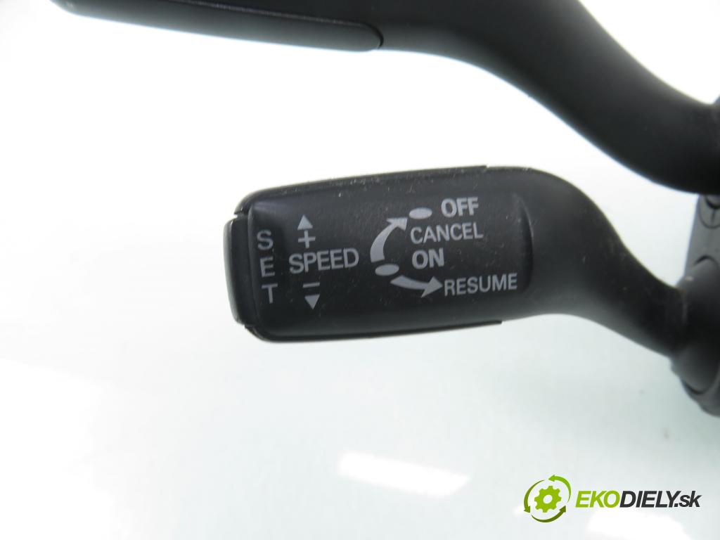 AUDI A4 (8E2, B6) SEDAN 2001 96,00 1.9 TDI PD 130 - AWX 1896,00 páčka/prepínač 8E0953549L