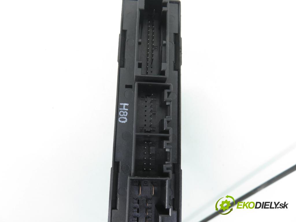 AUDI A4 (8E2, B6) SEDAN 2001 96,00 1.9 TDI PD 130 - AWX 1896,00 Mechanizmus okien 8E1959801B ; 5WK47002BBF