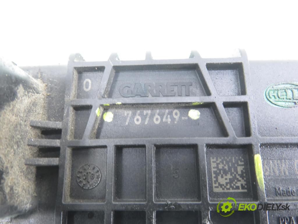 AUDI A5 (8T3) COUPE 2009 140,00 2.7 TDI - CGKA 2698,00 Nastavovač turba 6NW009550 ; 767649 (Motorček ostatné)