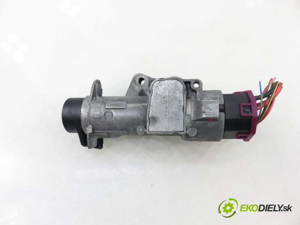 AUDI A4 (8E2, B6) SEDAN 2001 96,00 1.9 TDI PD 130 - AWX 1896,00 spinačka 4B0905851C (Spínacia skrinka)