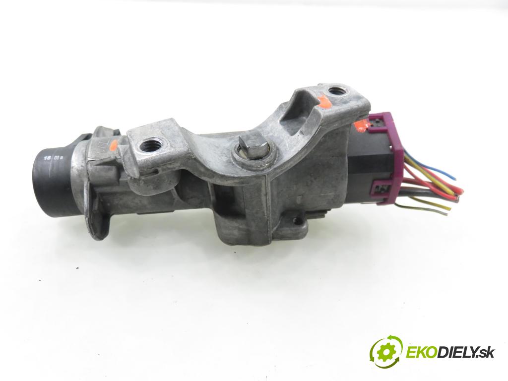 AUDI A4 (8E2, B6) SEDAN 2001 96,00 1.9 TDI PD 130 - AWX 1896,00 spinačka 4B0905851C (Spínacia skrinka)