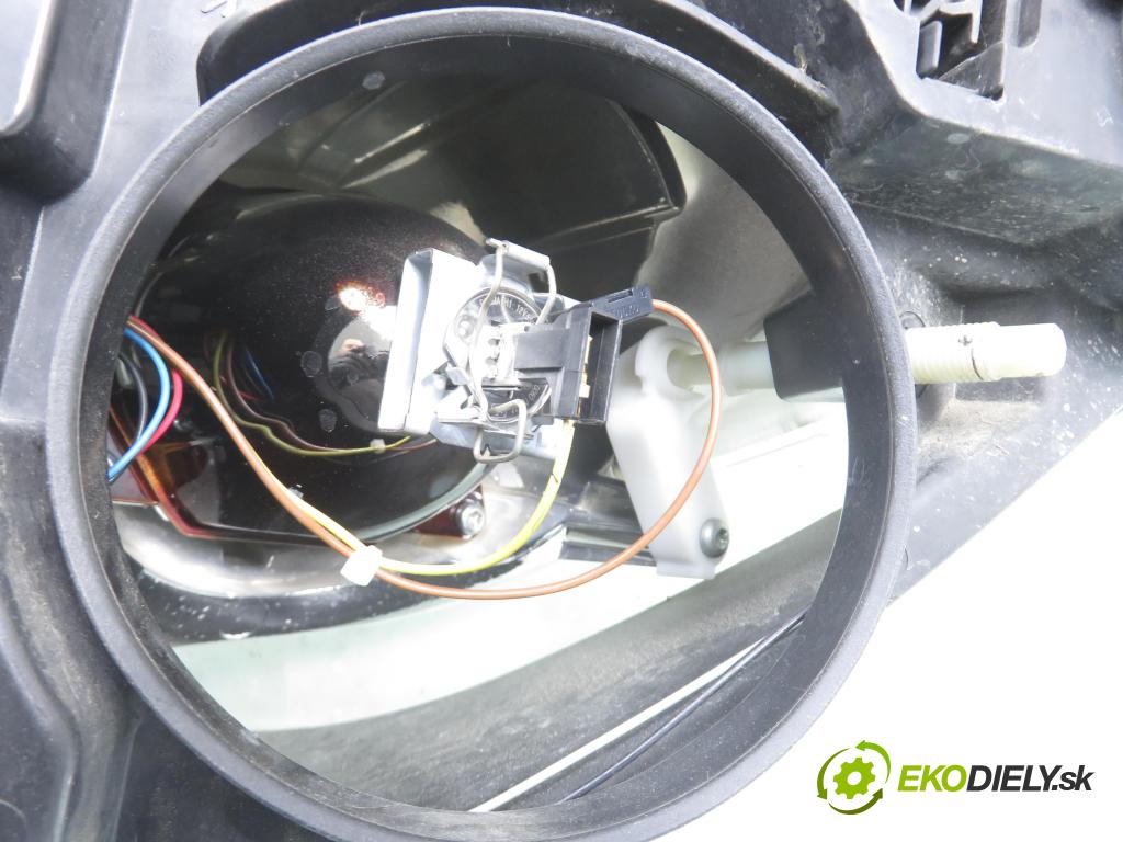 PEUGEOT 307 SW (3H) KOMBI 2007 103,00 2.0 16V - RFN (EW10J4) 1997,00 Svetlo PP 9681832280