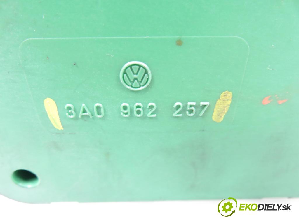 VW PASSAT B3/B4 Variant (3A5, 35I) KOMBI 1994 66,00 1.9 TDI - 1Z 1896,00 pumpa zámku centrálneho 3A0962257