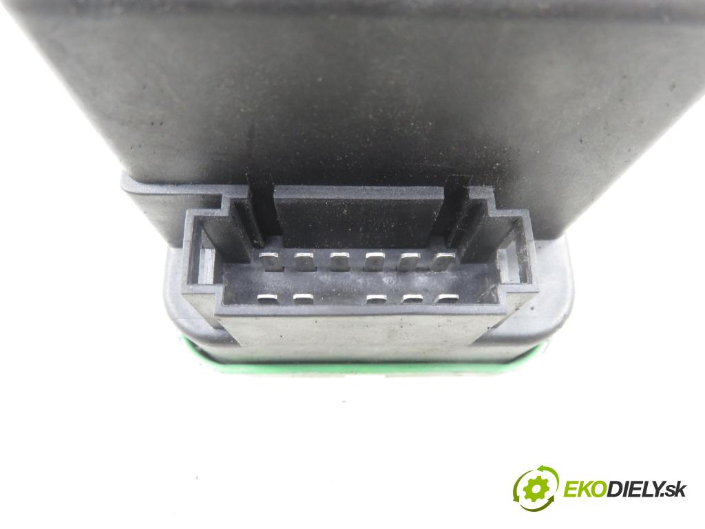 VW PASSAT B3/B4 Variant (3A5, 35I) KOMBI 1994 66,00 1.9 TDI - 1Z 1896,00 pumpa zámku centrálneho 3A0962257