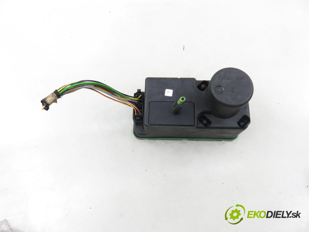 VW PASSAT B3/B4 Variant (3A5, 35I) KOMBI 1994 66,00 1.9 TDI - 1Z 1896,00 pumpa zámku centrálneho 3A0962257