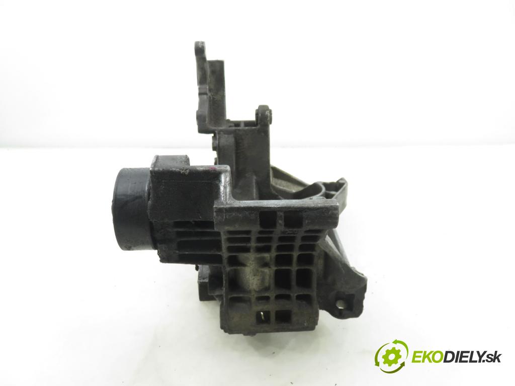 VW GOLF IV (1J1) HB 2001 66,00 1.9 TDI 90 - ALH 1896,00 Uchytenie alternátora 038903143H