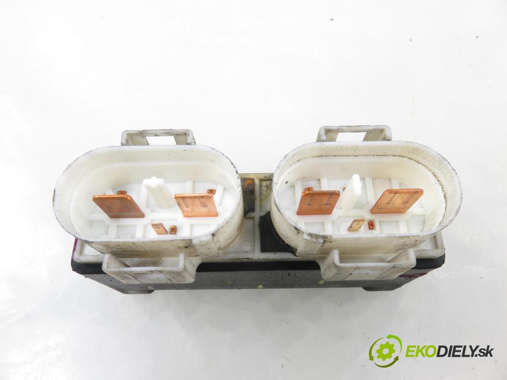 VW TRANSPORTER IV Skrzynia (70XA) FURGON 1997 55,00 2.4 D - AJA 2370,00 Riadiaca jednotka 701919506 ; 899978000