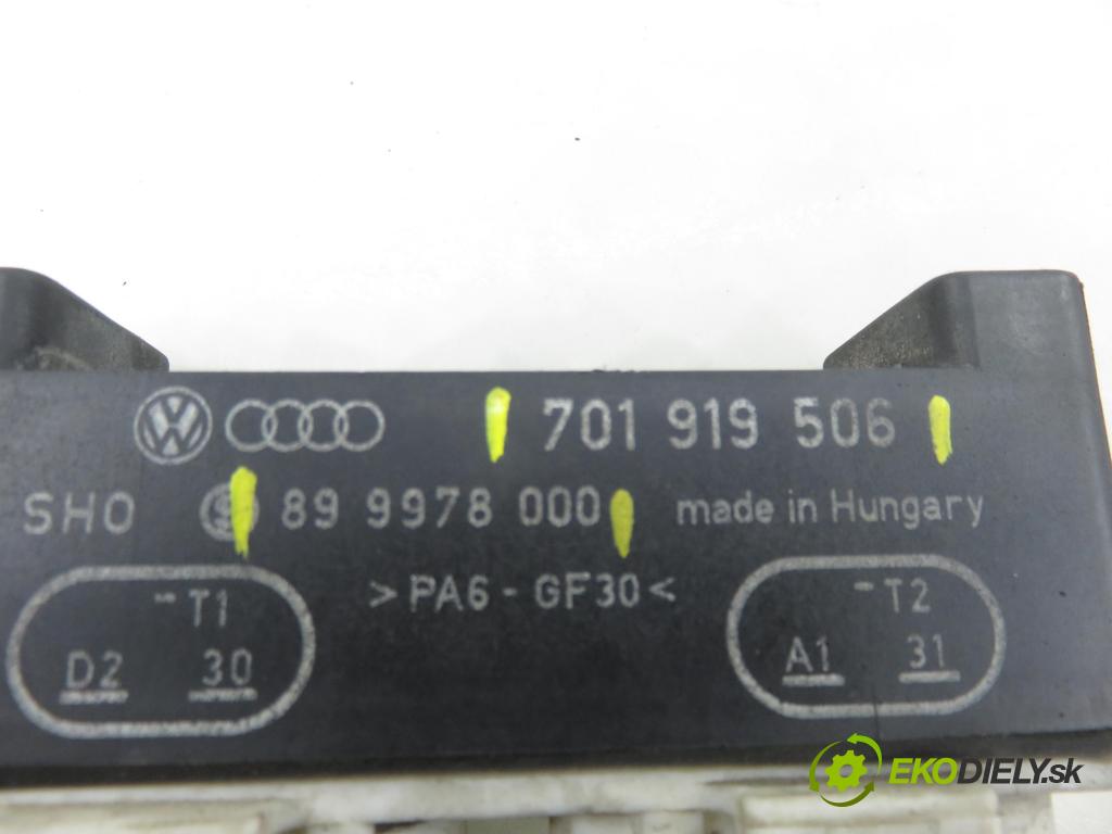 VW TRANSPORTER IV Skrzynia (70XA) FURGON 1997 55,00 2.4 D - AJA 2370,00 Riadiaca jednotka 701919506 ; 899978000