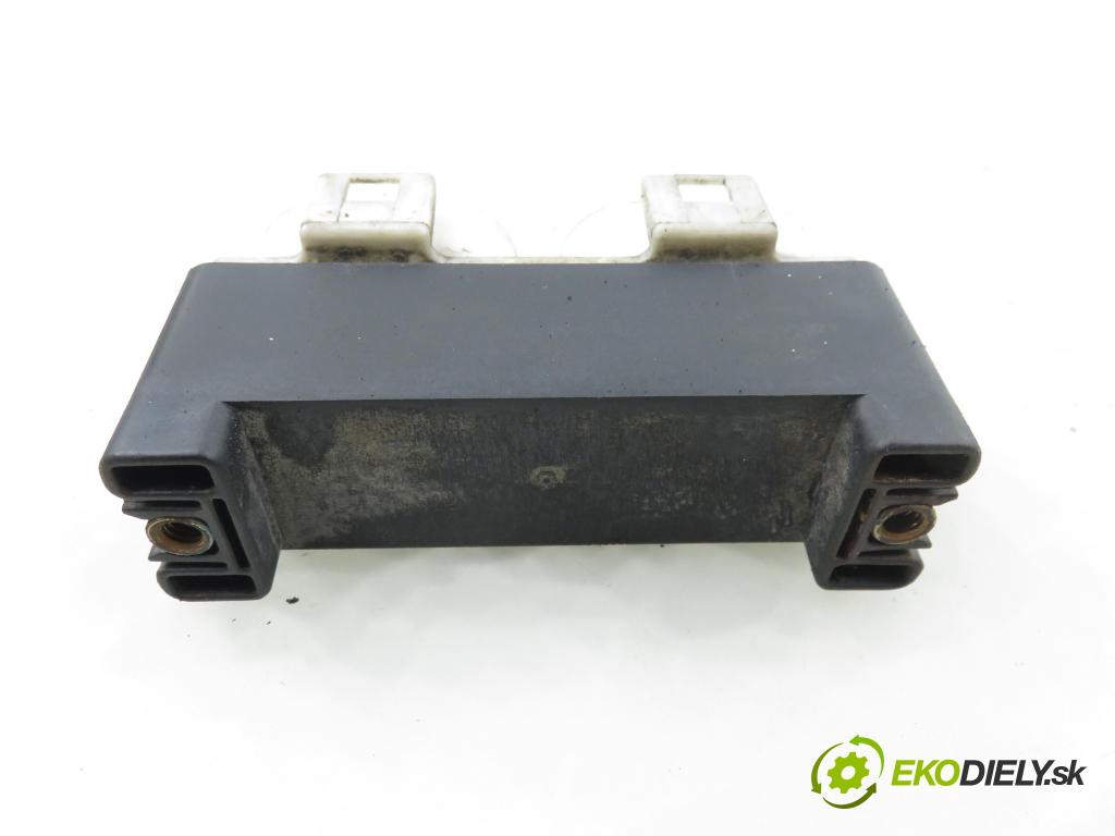 VW TRANSPORTER IV Skrzynia (70XA) FURGON 1997 55,00 2.4 D - AJA 2370,00 Riadiaca jednotka 701919506 ; 899978000