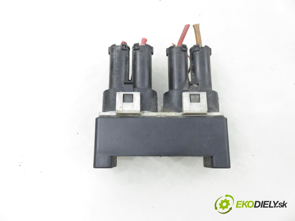 VW TRANSPORTER IV Skrzynia (70XA) FURGON 1997 55,00 2.4 D - AJA 2370,00 Riadiaca jednotka 701919506 ; 899978000