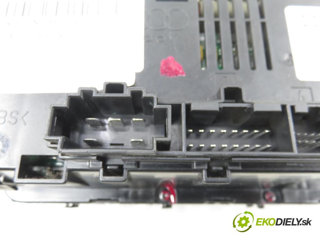 AUDI A4 (8E2, B6) SEDAN 2001 96,00 1.9 TDI PD 130 - AWX 1896,00 Panel kúrenia KLIMATRONIK 8E0820043