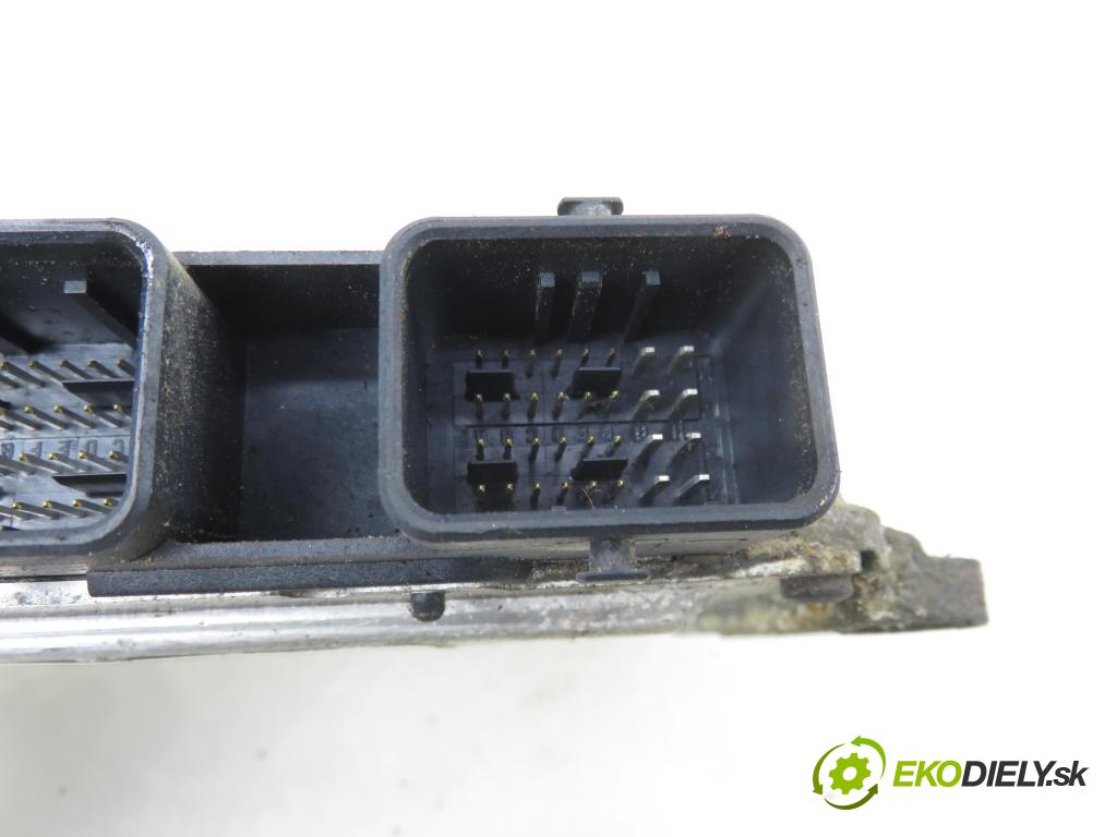RENAULT ESPACE IV (JK0/1_) MINIVAN 2007 100,00 2.0 (JK09) - F4R 792 1998,00 Riadiaca jednotka Motor 8200444586 ; 8200444583