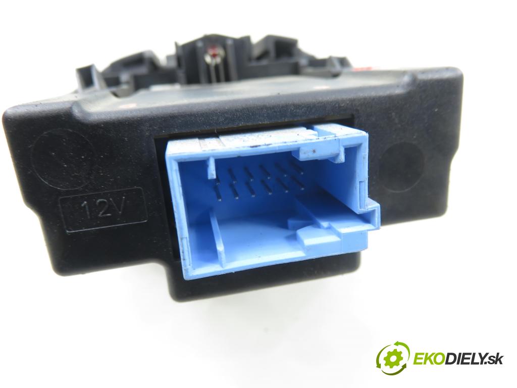 RENAULT ESPACE IV (JK0/1_) MINIVAN 2007 100,00 2.0 (JK09) - F4R 792 1998,00 vypínač brzdy MANUÁL 8200550545