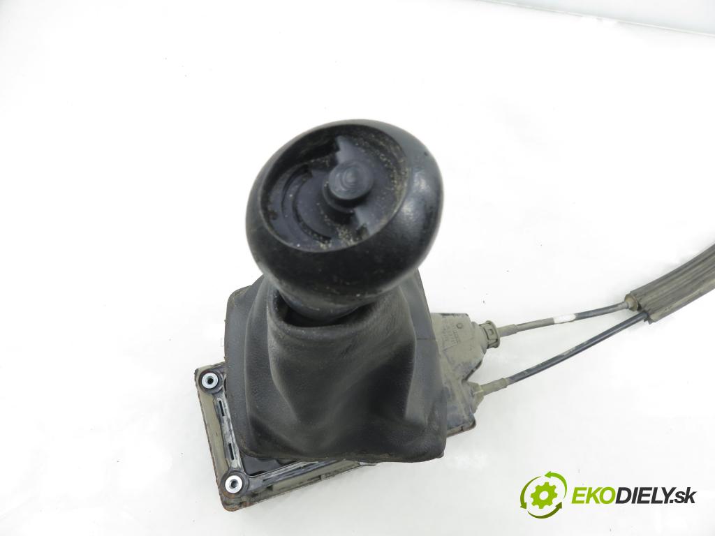 RENAULT ESPACE IV (JK0/1_) MINIVAN 2007 100,00 2.0 (JK09) - F4R 792 1998,00 ZVEDÁK: