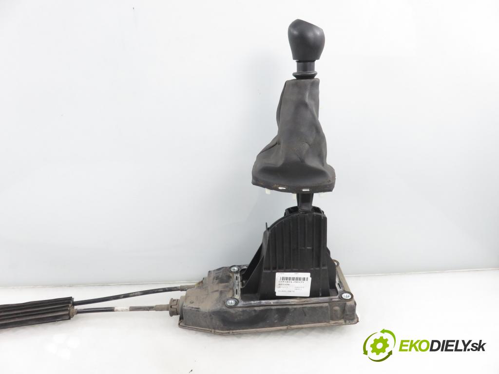 RENAULT ESPACE IV (JK0/1_) MINIVAN 2007 100,00 2.0 (JK09) - F4R 792 1998,00 ZVEDÁK: