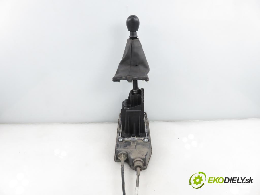 RENAULT ESPACE IV (JK0/1_) MINIVAN 2007 100,00 2.0 (JK09) - F4R 792 1998,00 ZVEDÁK: