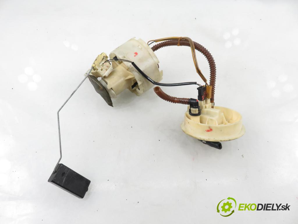 VW PASSAT B5 (3B2) SEDAN 1997 92,00 1.8 20V 125 - ADR 1781,00 Pumpa paliva 8D0201319