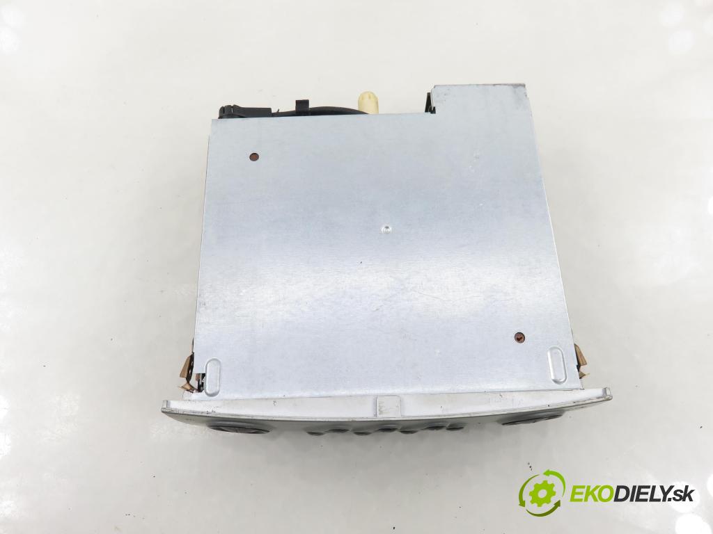 RENAULT MODUS / GRAND MODUS (F/JP0_) HB 2005 55,00 1.2 (JP0C, JP0K, FP0C, FP0K, FP0P, JP0P, JP0T) - D 1149,00 RADIO 8200357388