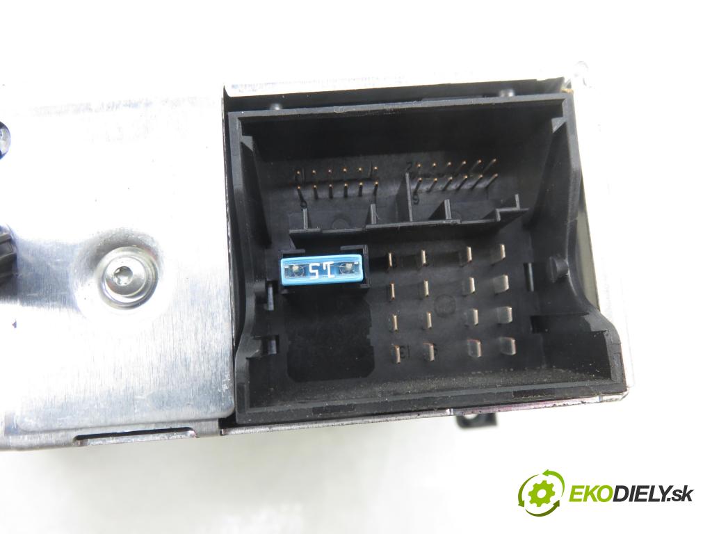 BMW X1 (E84) SUV 2010 105,00 sDrive 18 d 143 - N47 D20 C 1995,00 RADIO CD 9246502