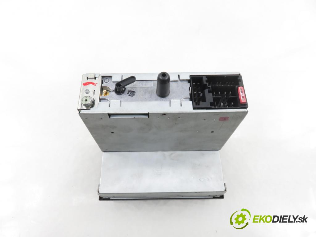 VW PASSAT B5.5 (3B3) SEDAN 2001 85,00 2 - AZM 1984,00 RADIO CD 1J0035191C